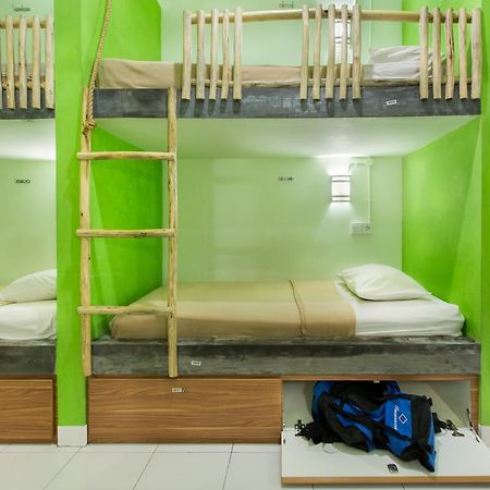 The Eco-Living Hostel Denpasar Extérieur photo