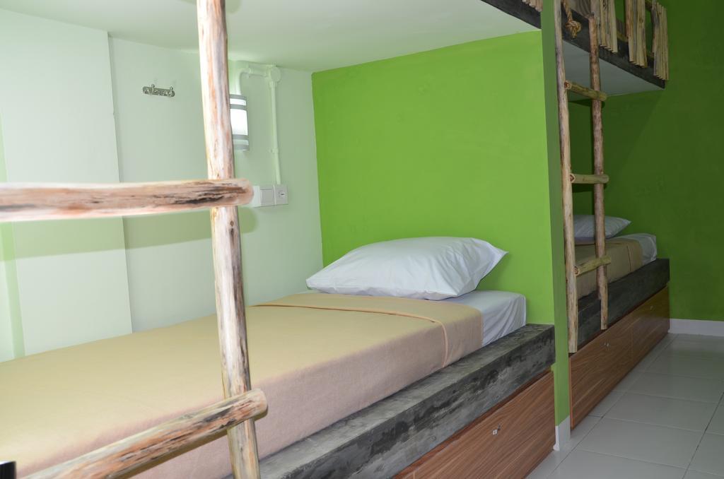 The Eco-Living Hostel Denpasar Extérieur photo