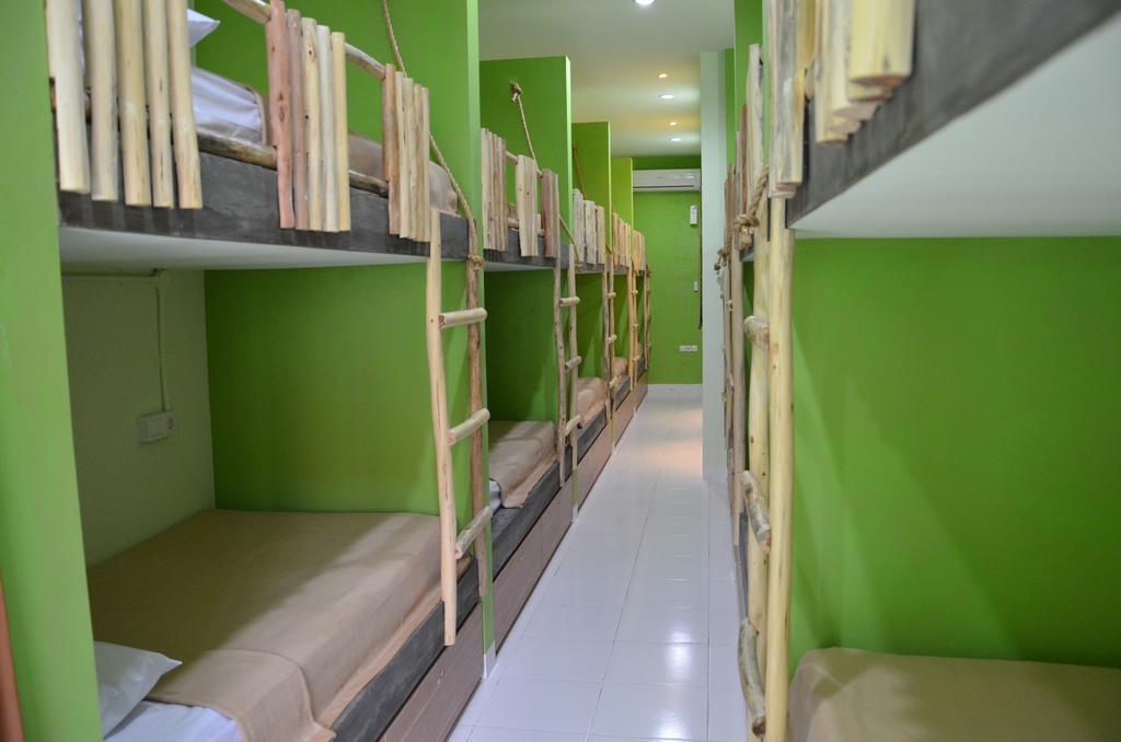 The Eco-Living Hostel Denpasar Extérieur photo