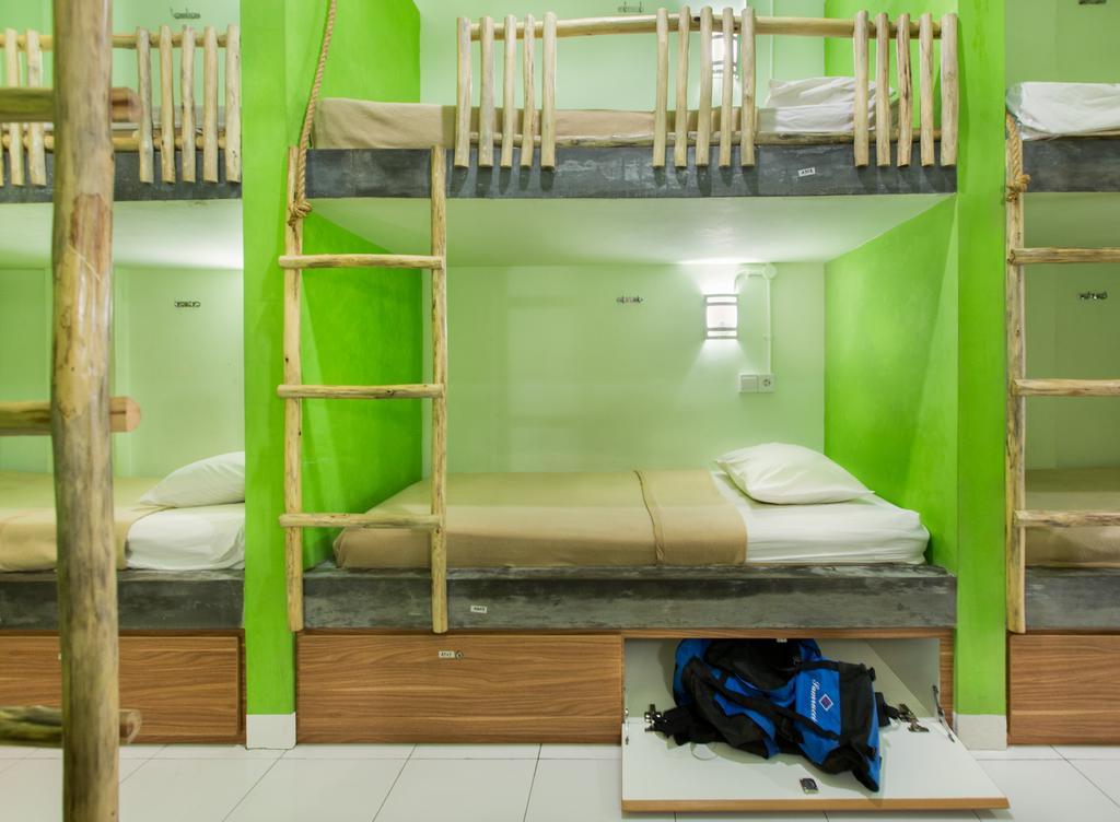 The Eco-Living Hostel Denpasar Extérieur photo